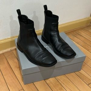 Everlane Chelsea Boots
